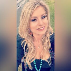 Meet your Posher, Kayla